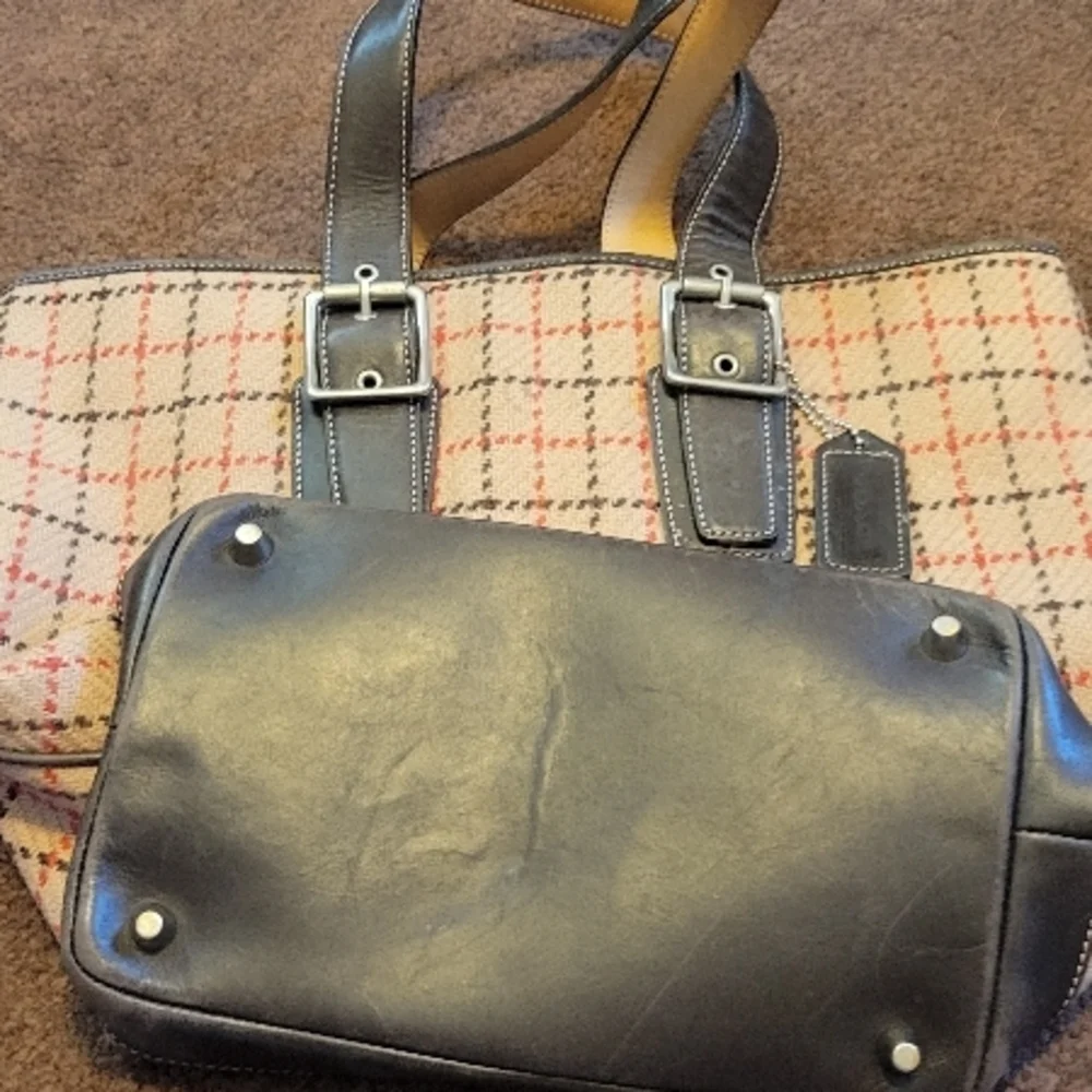 Plaid Tote Bag with Black Straps - Picture 4 of 6